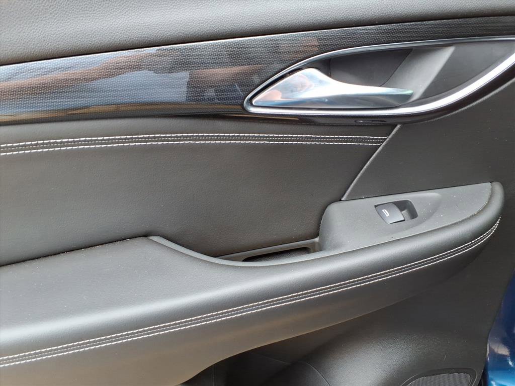 Used 2022 Buick Envision Essence w/ Safety Package image 10