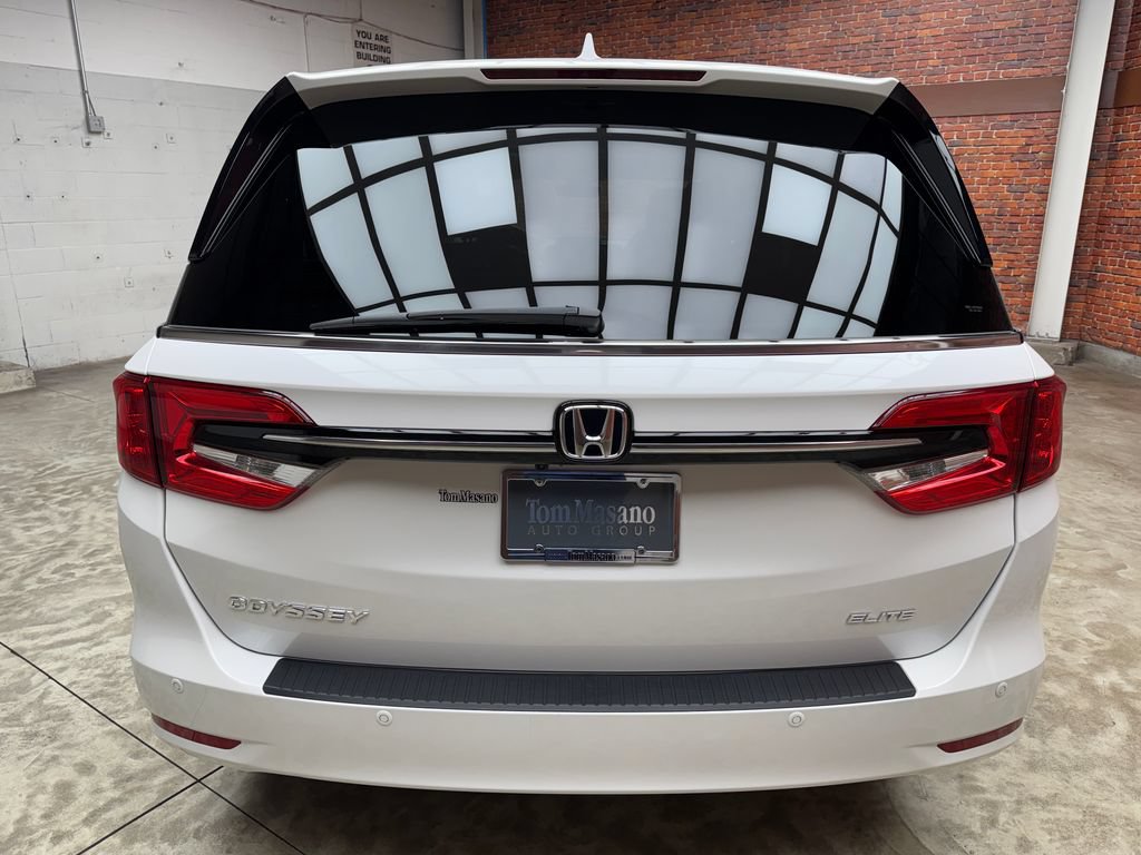Used 2023 Honda Odyssey Elite image 4