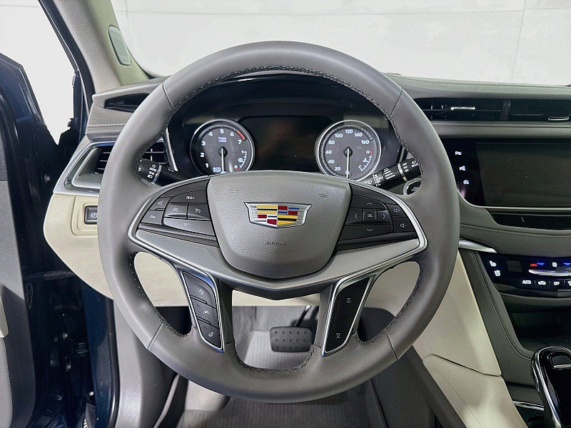 Used 2025 Cadillac XT5 Premium Luxury w/ Technology Package AWD/4WD image 12