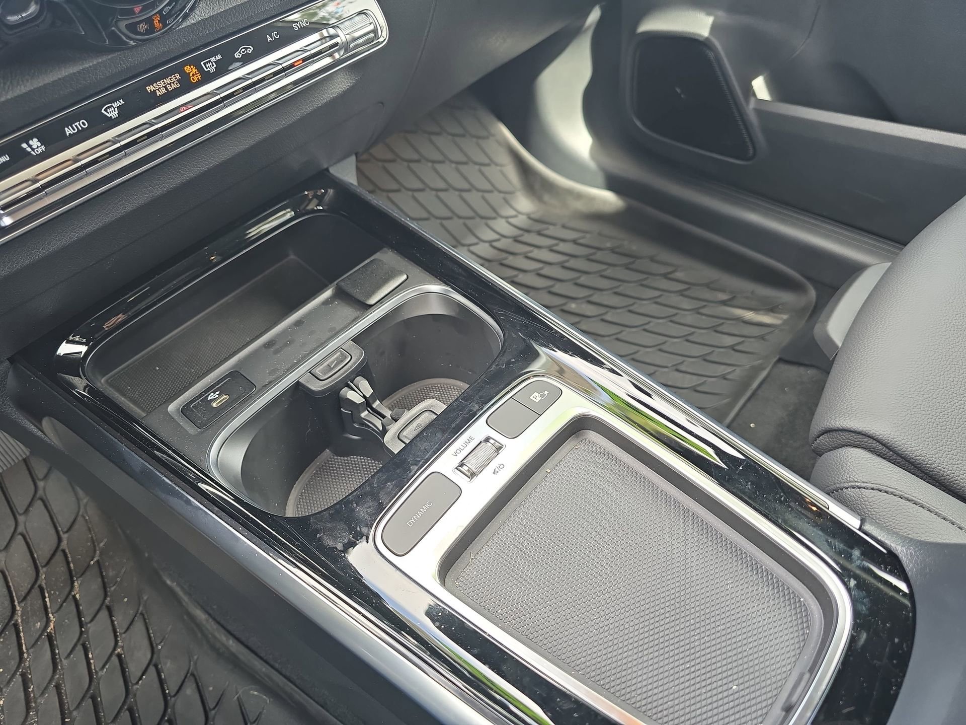 Used 2025 Mercedes-Benz GLB 250 image 25