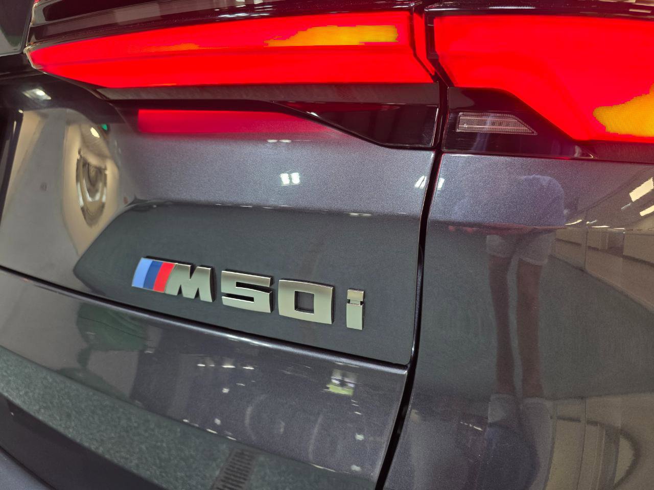 Used 2020 BMW X5 M50i w/ Executive Package image 8