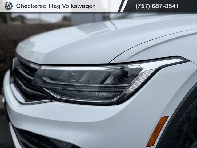 Used 2022 Volkswagen Tiguan SE R-Line image 11