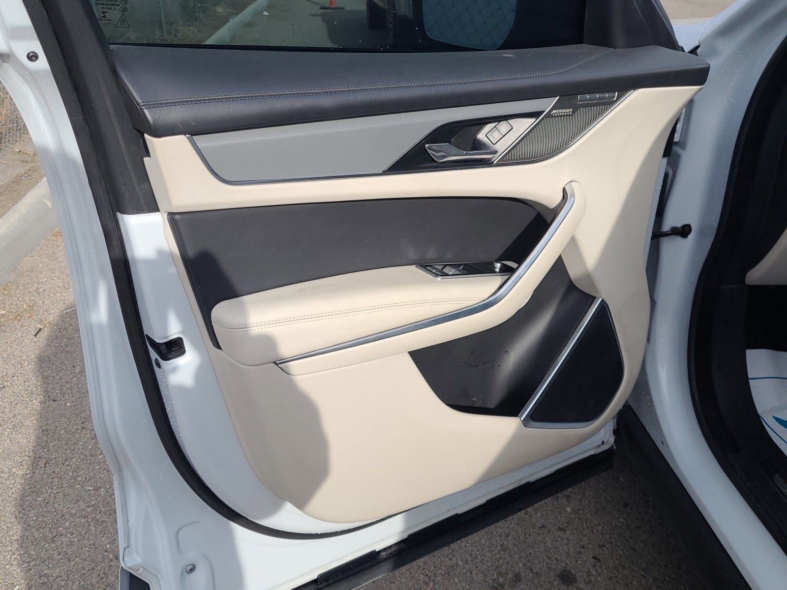 Used 2021 Jaguar F-PACE SVR image 13