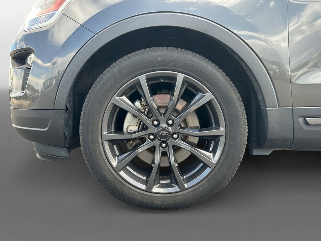 Used 2018 Ford Explorer XLT w/ Equipment Group 202A FWD image 16