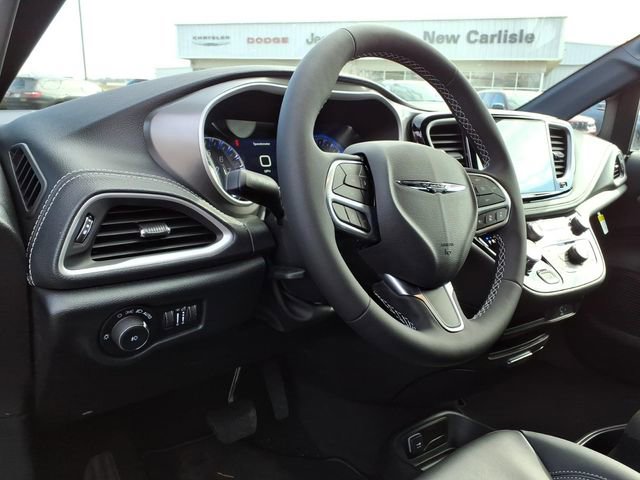 New 2026 Chrysler Pacifica Select image 14