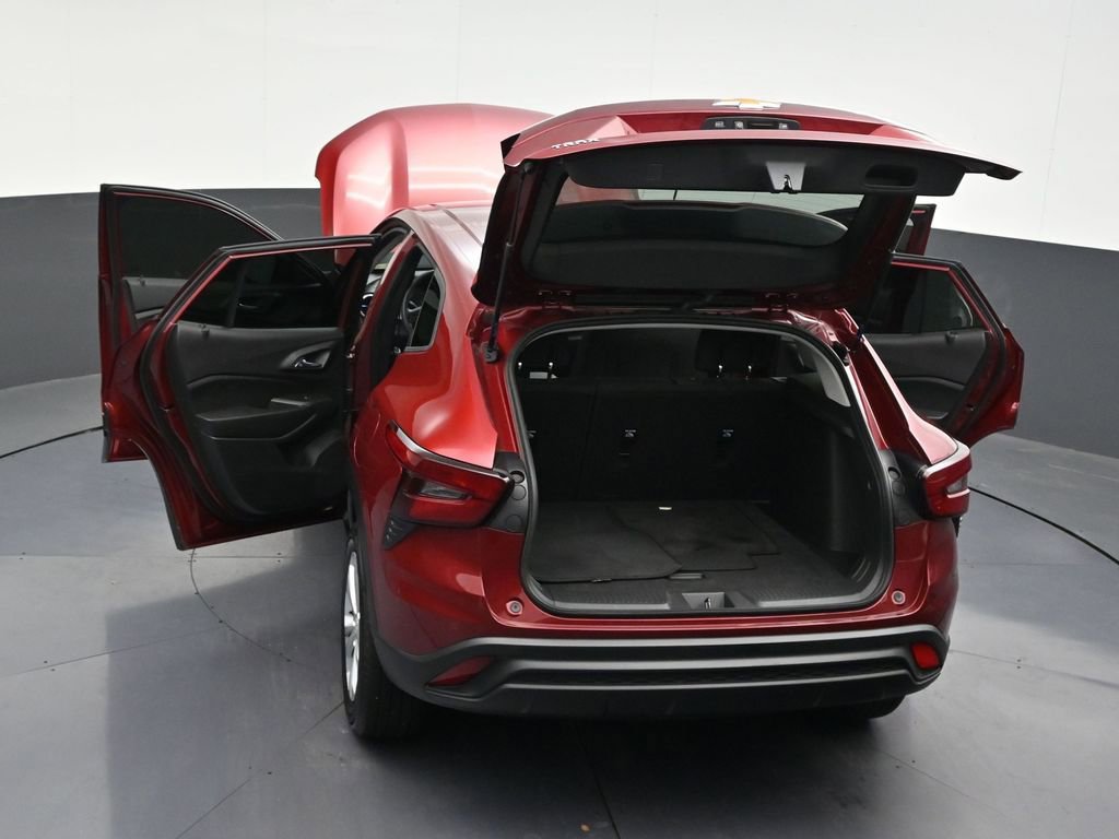 Used 2024 Chevrolet Trax LS FWD image 36