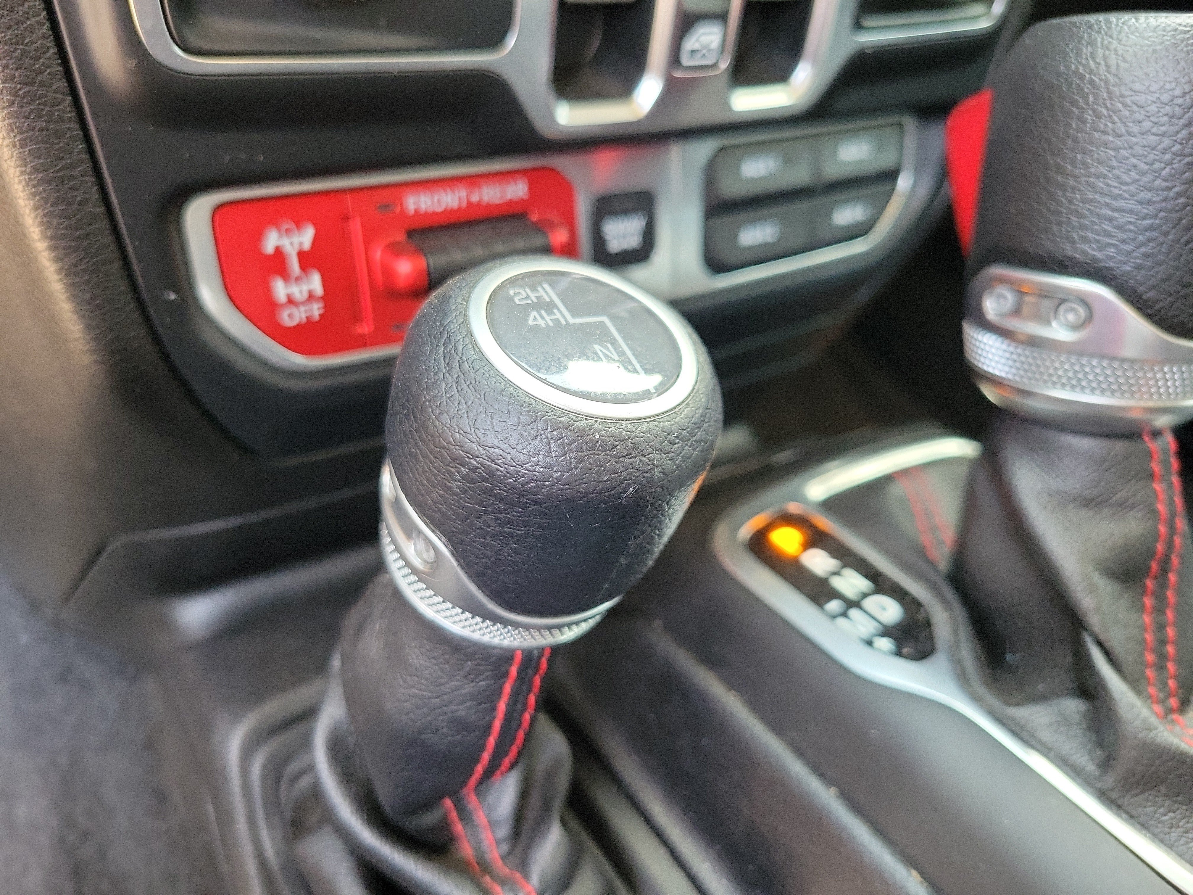 Used 2019 Jeep Wrangler Unlimited Rubicon w/ Dual Top Group AWD/4WD image 12