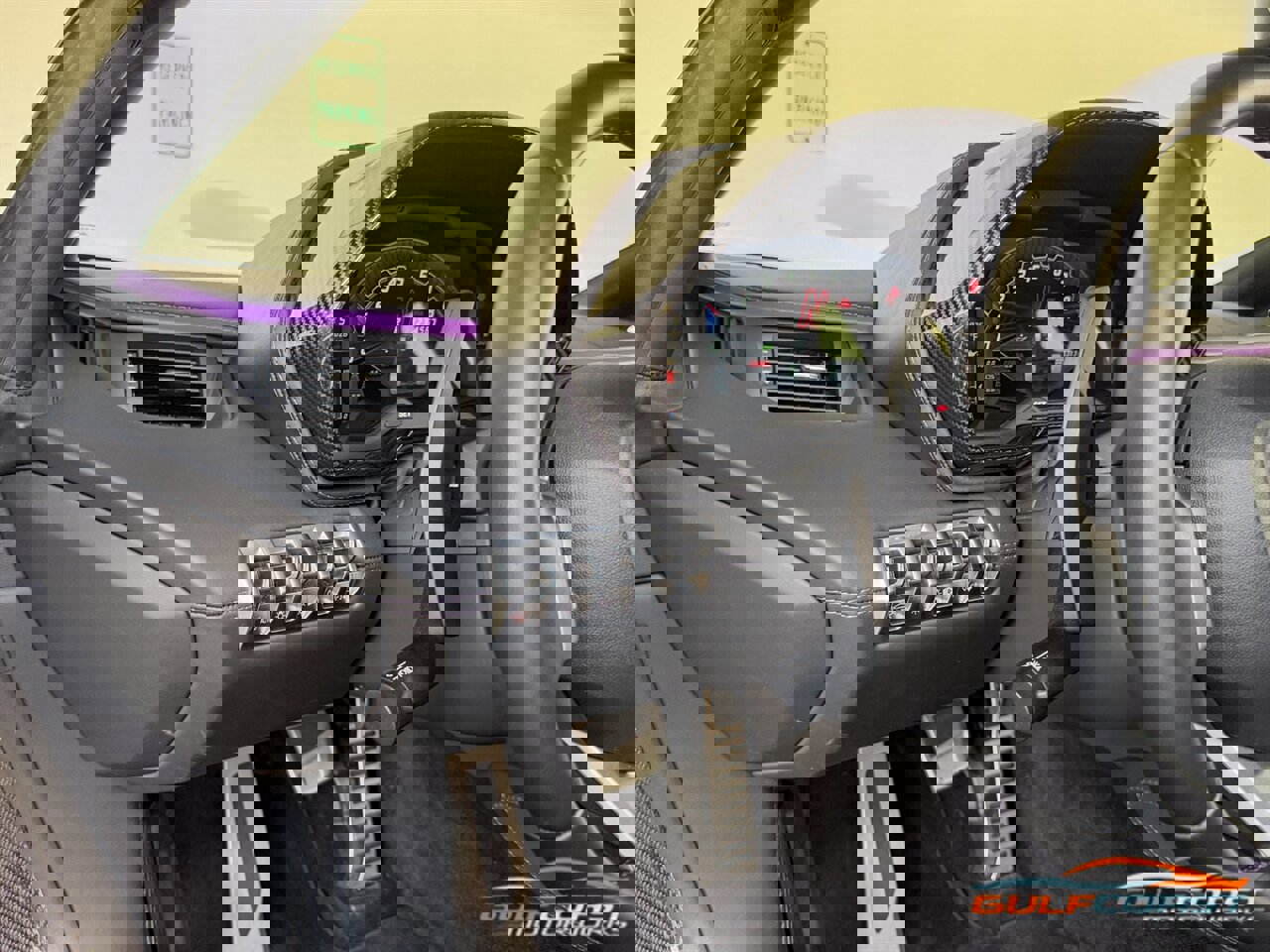 Used 2018 Lamborghini Aventador S image 32