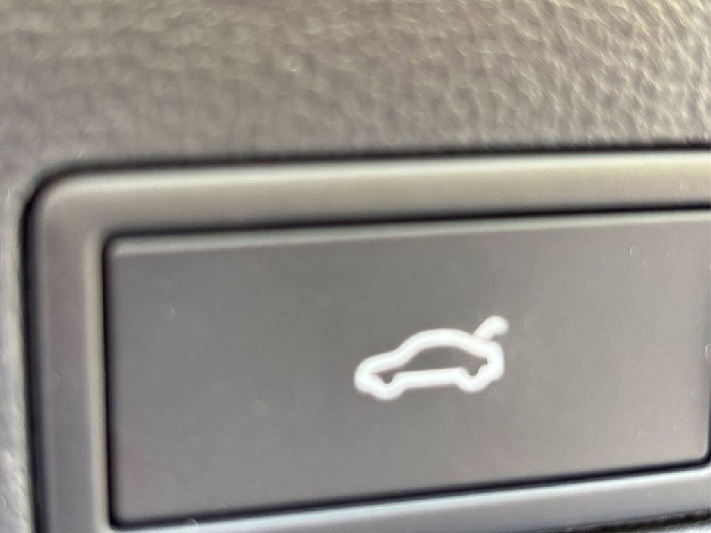 Used 2025 Volkswagen Atlas Cross Sport SE image 15