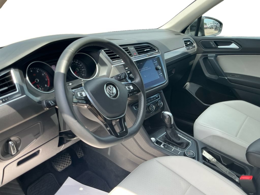 Used 2020 Volkswagen Tiguan SE w/ Panoramic Sunroof Package AWD/4WD image 24