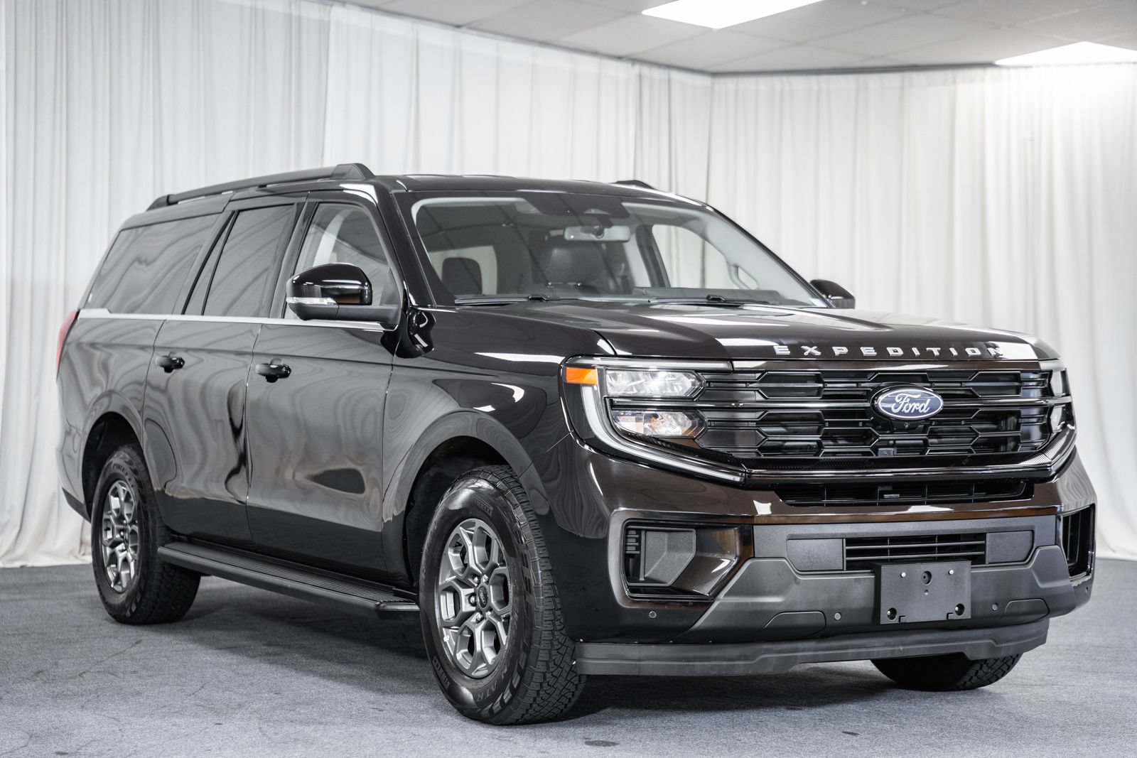 Certified 2026 Ford Expedition Max Active AWD/4WD image 1