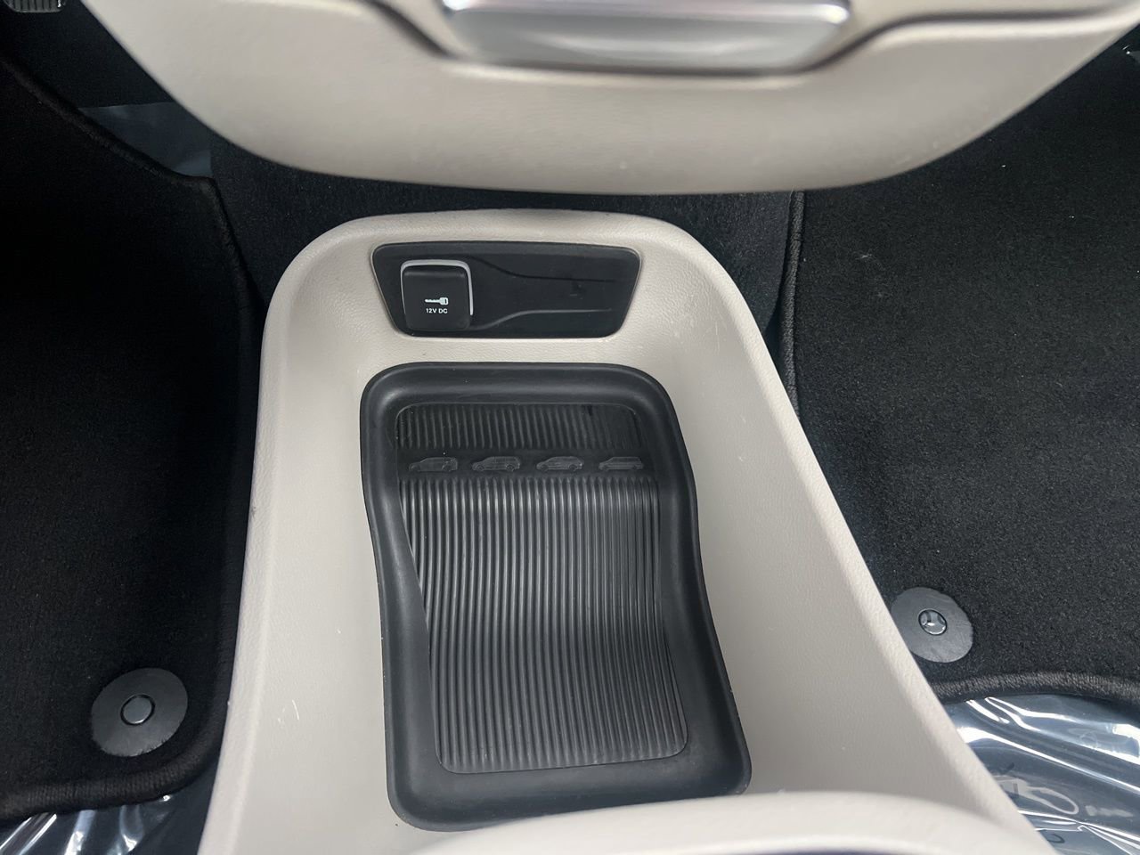 Used 2023 Chrysler Pacifica Touring-L FWD image 34
