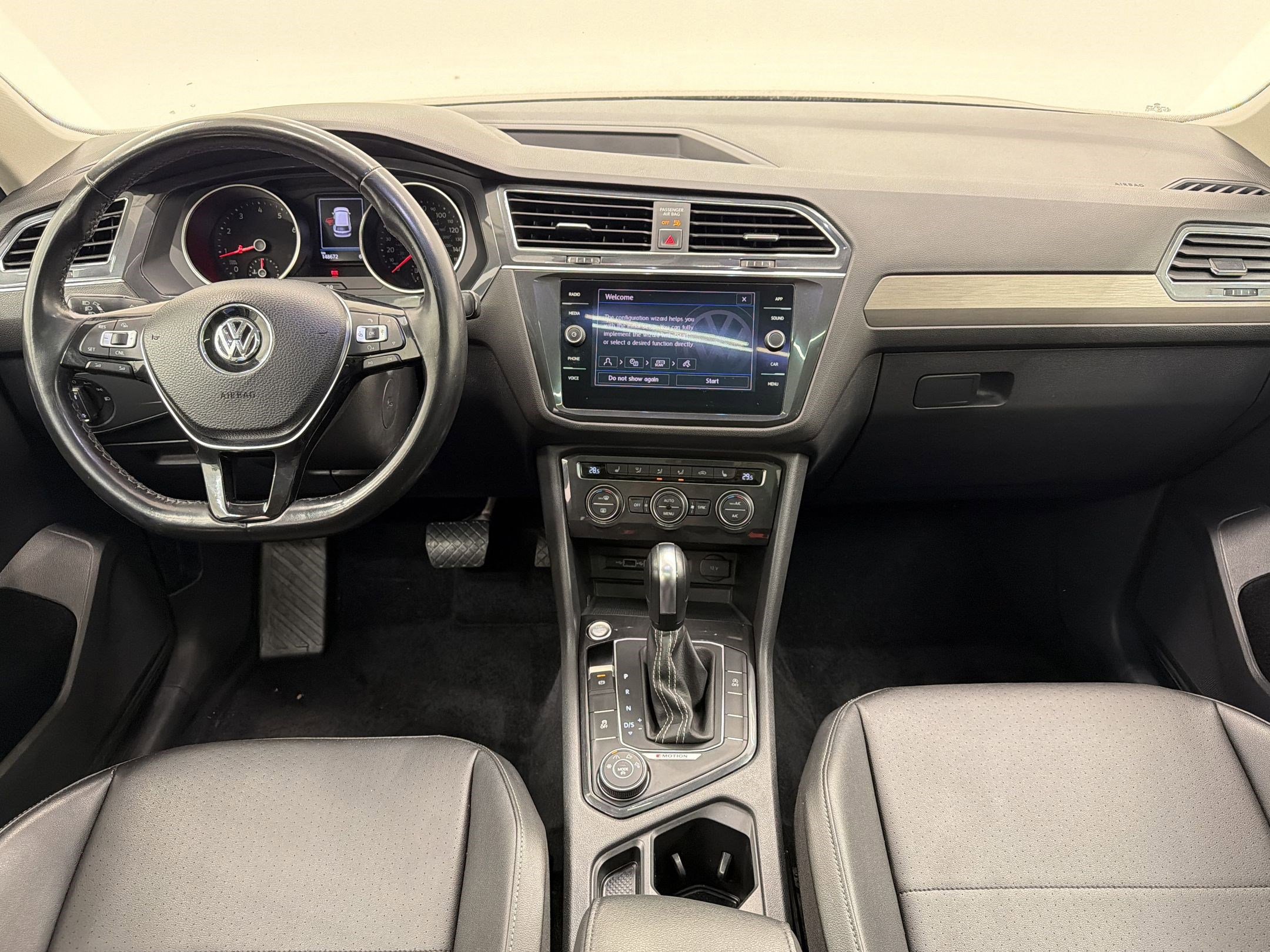 Used 2018 Volkswagen Tiguan SE w/ Panoramic Sunroof Package image 14
