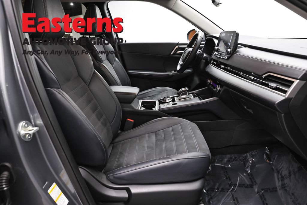 Used 2024 Mitsubishi Outlander SE image 23