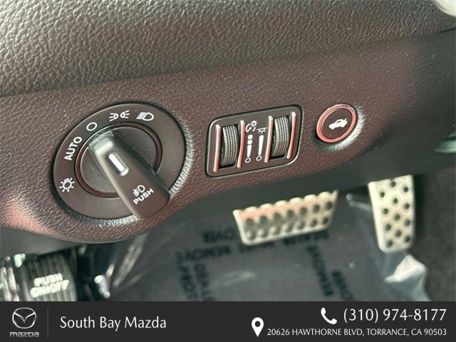 Used 2016 Dodge Challenger R/T Scat Pack w/ Leather Interior Group image 18