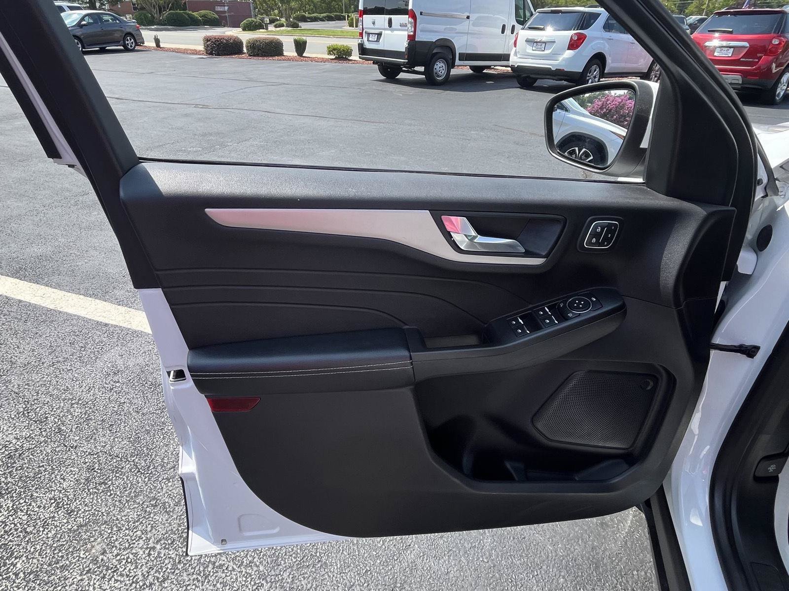 Used 2021 Ford Escape SEL w/ Technology Package FWD image 30