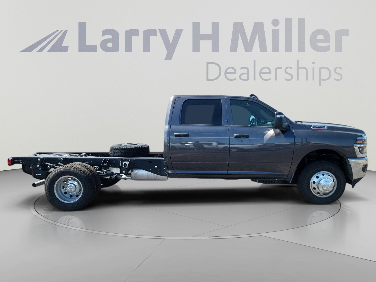 New 2025 RAM 3500 Tradesman w/ Chrome Appearance Group AWD/4WD image 7