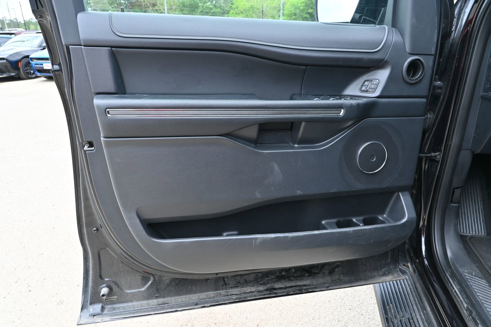 Used 2024 Ford Expedition XLT RWD image 8