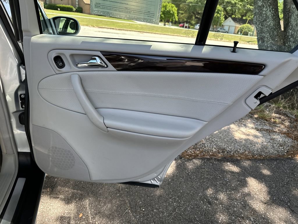 Used 2006 Mercedes-Benz C 350 Sedan image 29