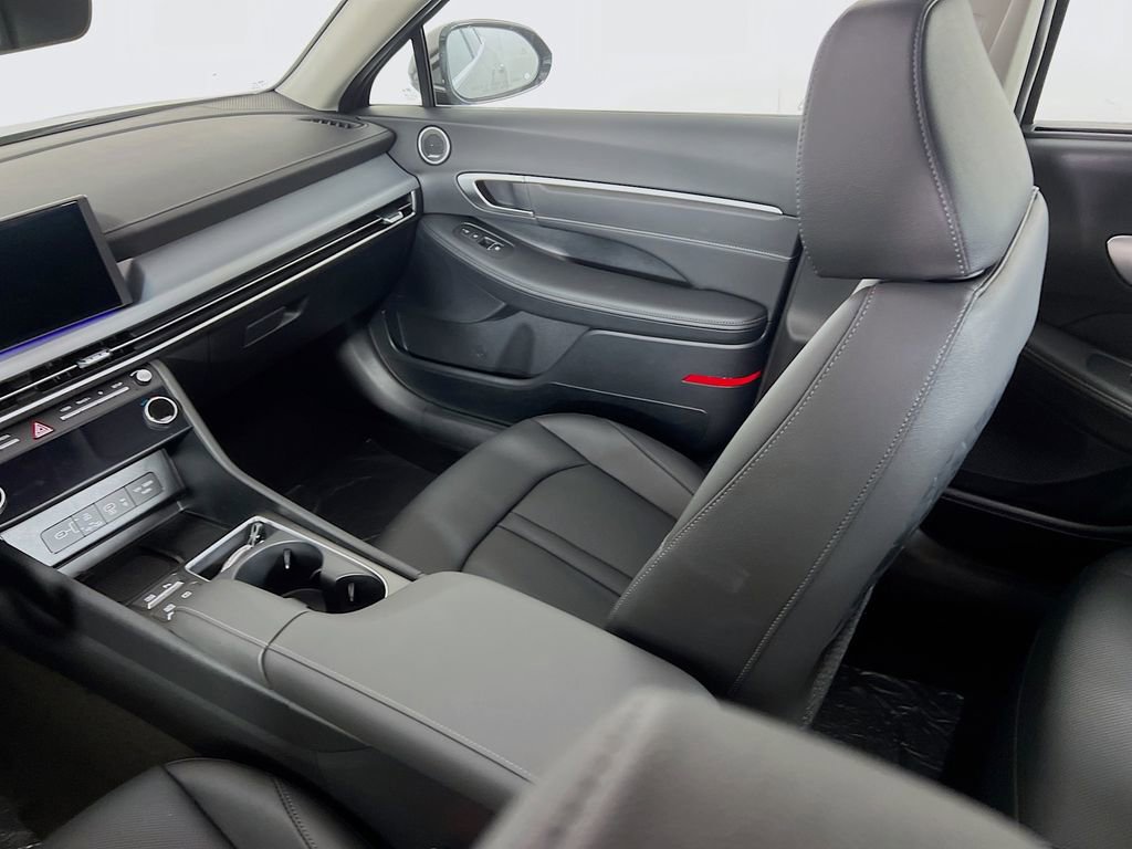 New 2025 Hyundai Sonata Limited image 24