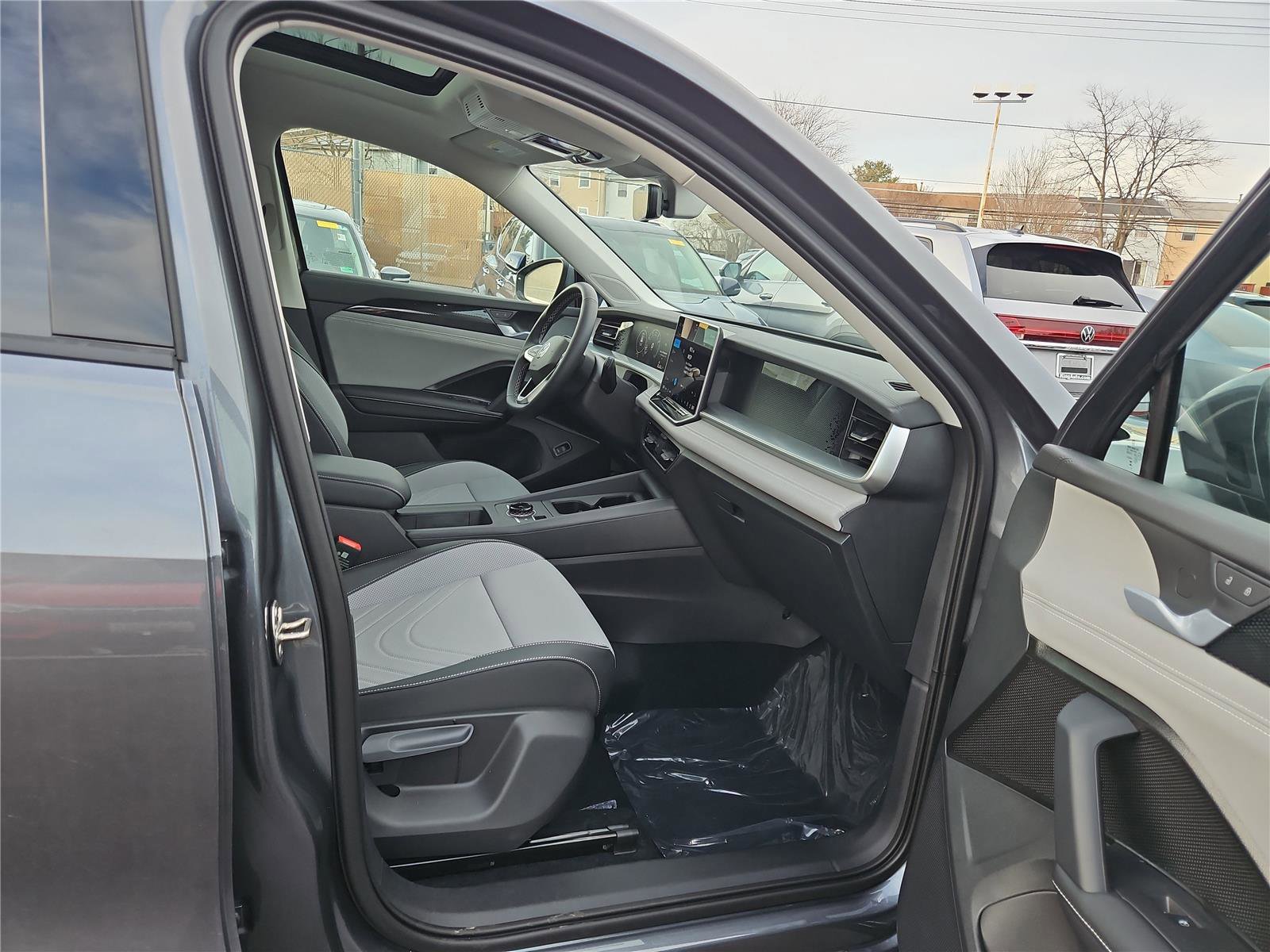 New 2026 Volkswagen Tiguan SE image 28