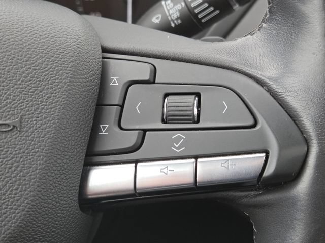 Used 2023 Cadillac XT4 Premium Luxury w/ Cold Weather Package FWD image 14