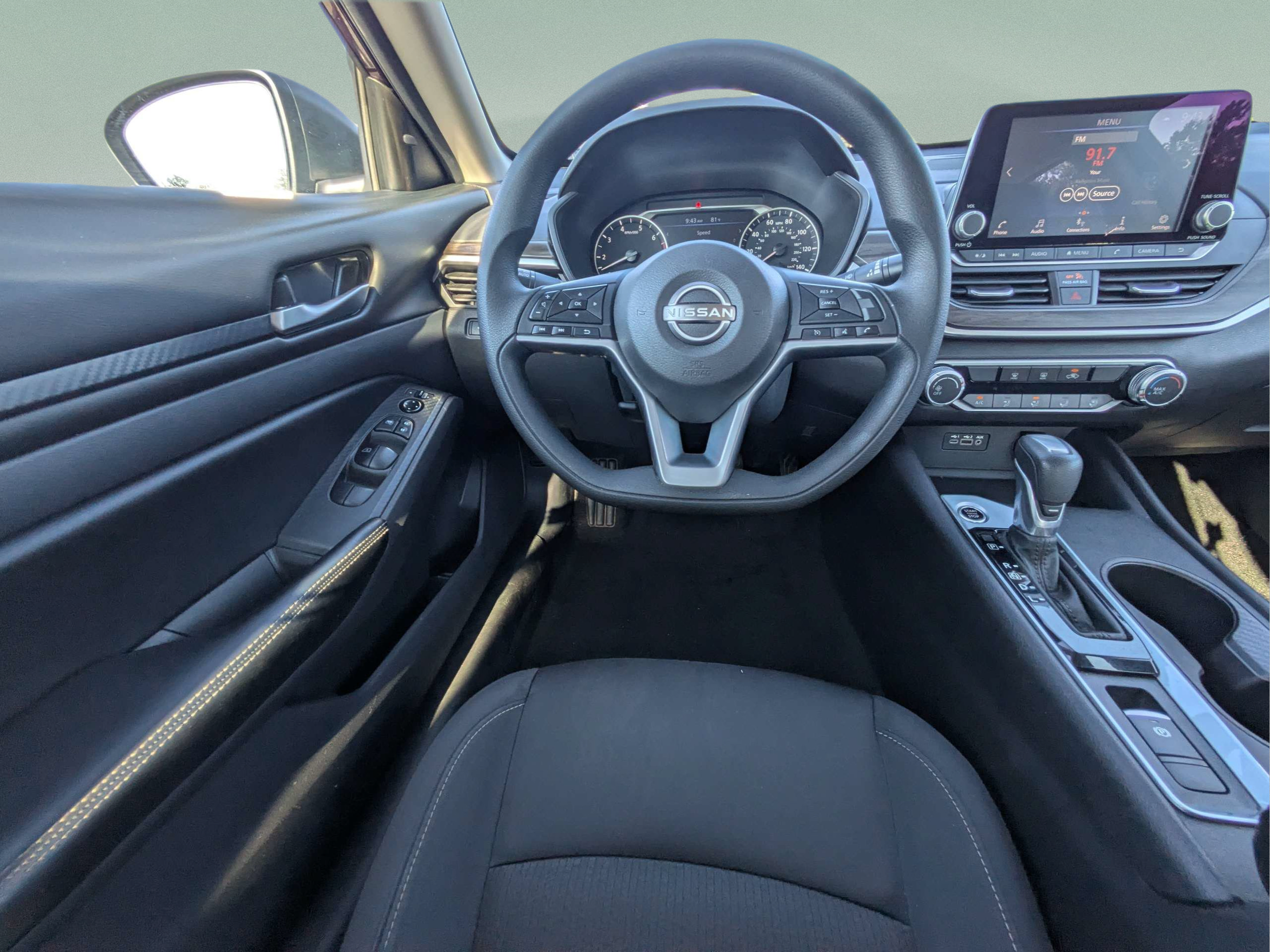 Used 2025 Nissan Altima 2.5 SV AWD/4WD image 16
