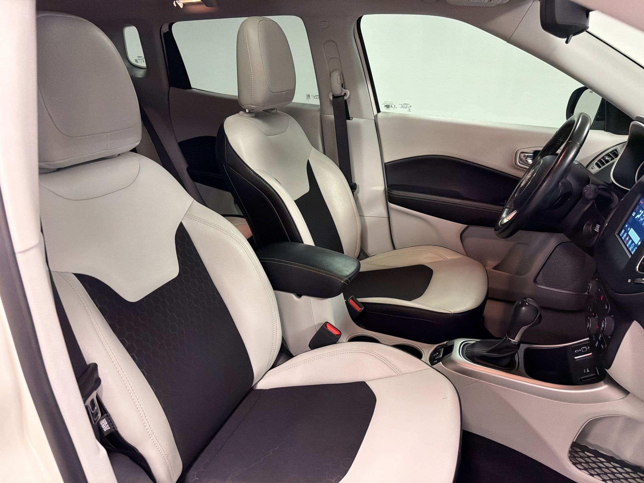 Used 2020 Jeep Compass Latitude FWD image 23