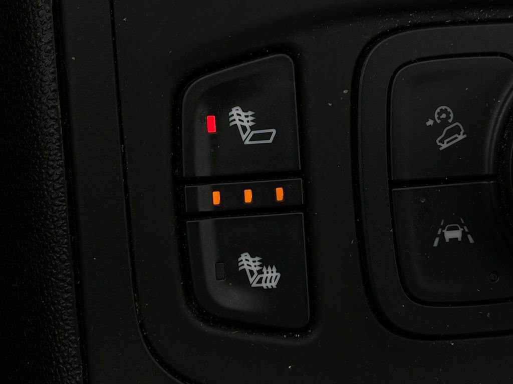 Used 2024 GMC Terrain SLE w/ Driver Convenience Package FWD image 17