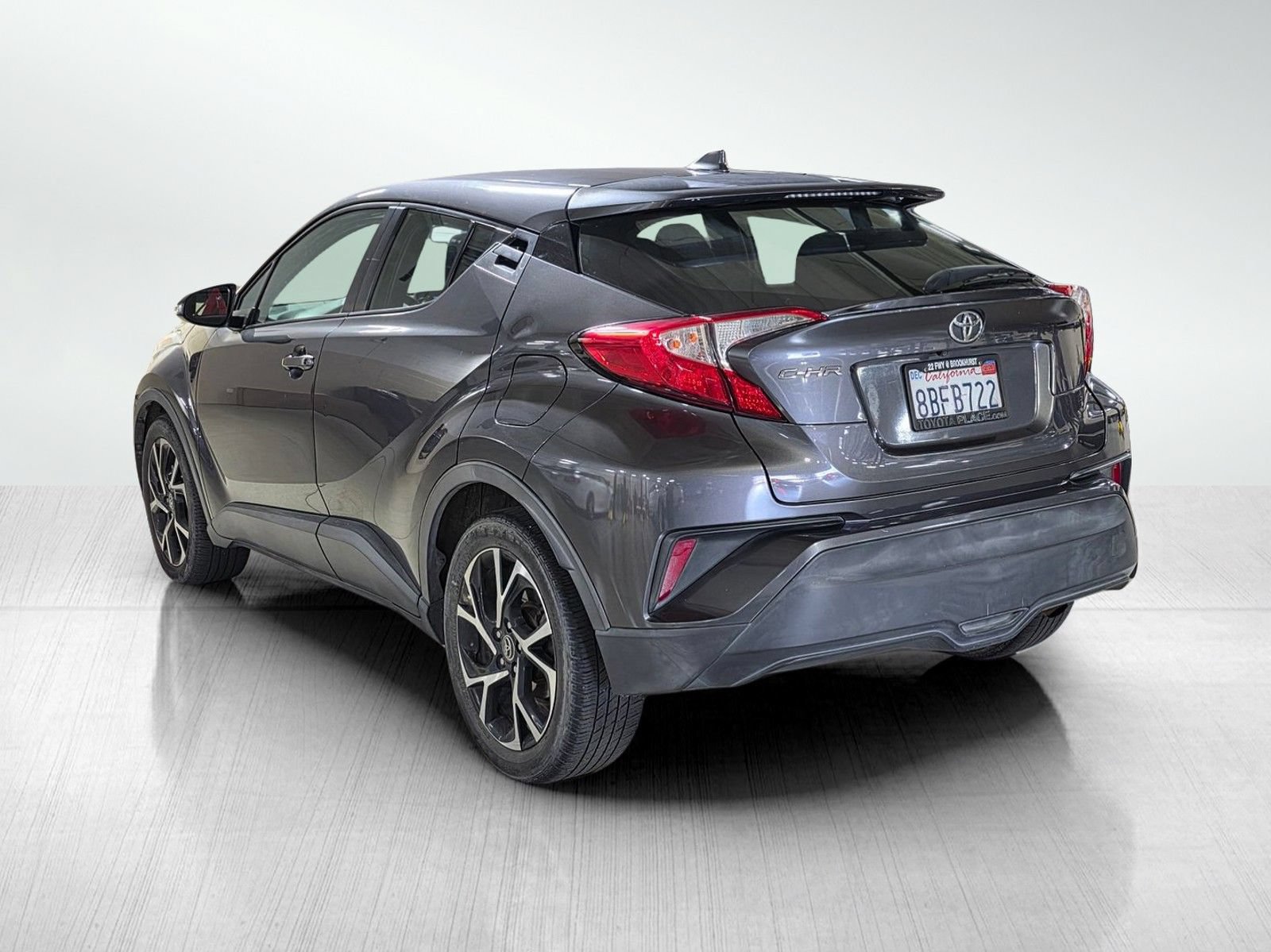 Used 2018 Toyota C-HR XLE FWD image 5