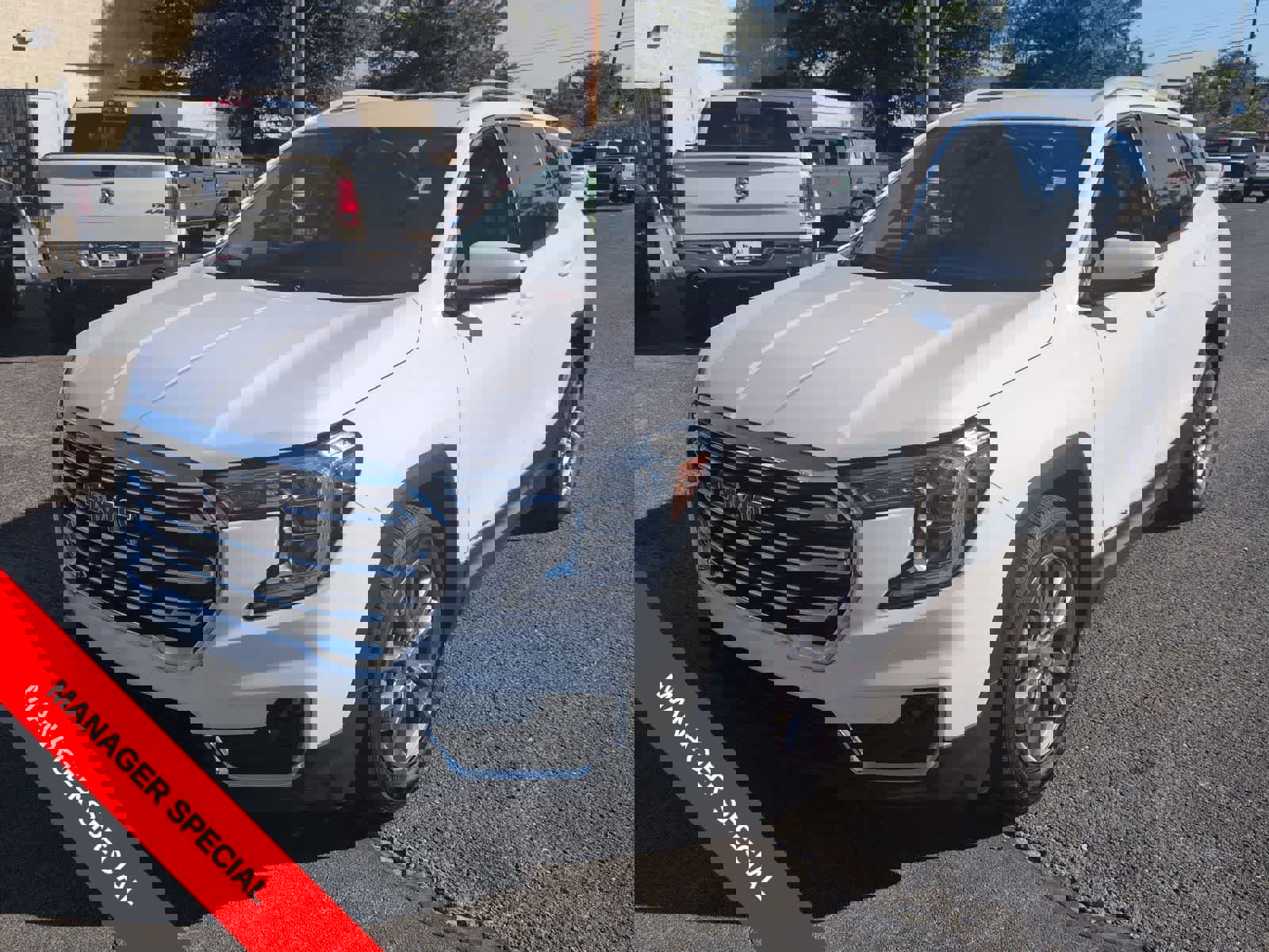 Used 2023 GMC Terrain SLT image 4