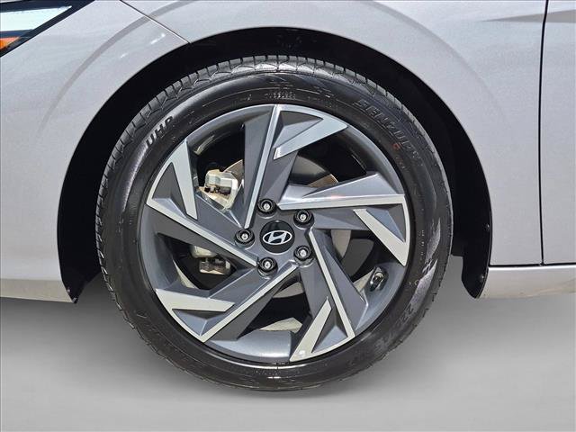 Used 2025 Hyundai Elantra SEL FWD image 25