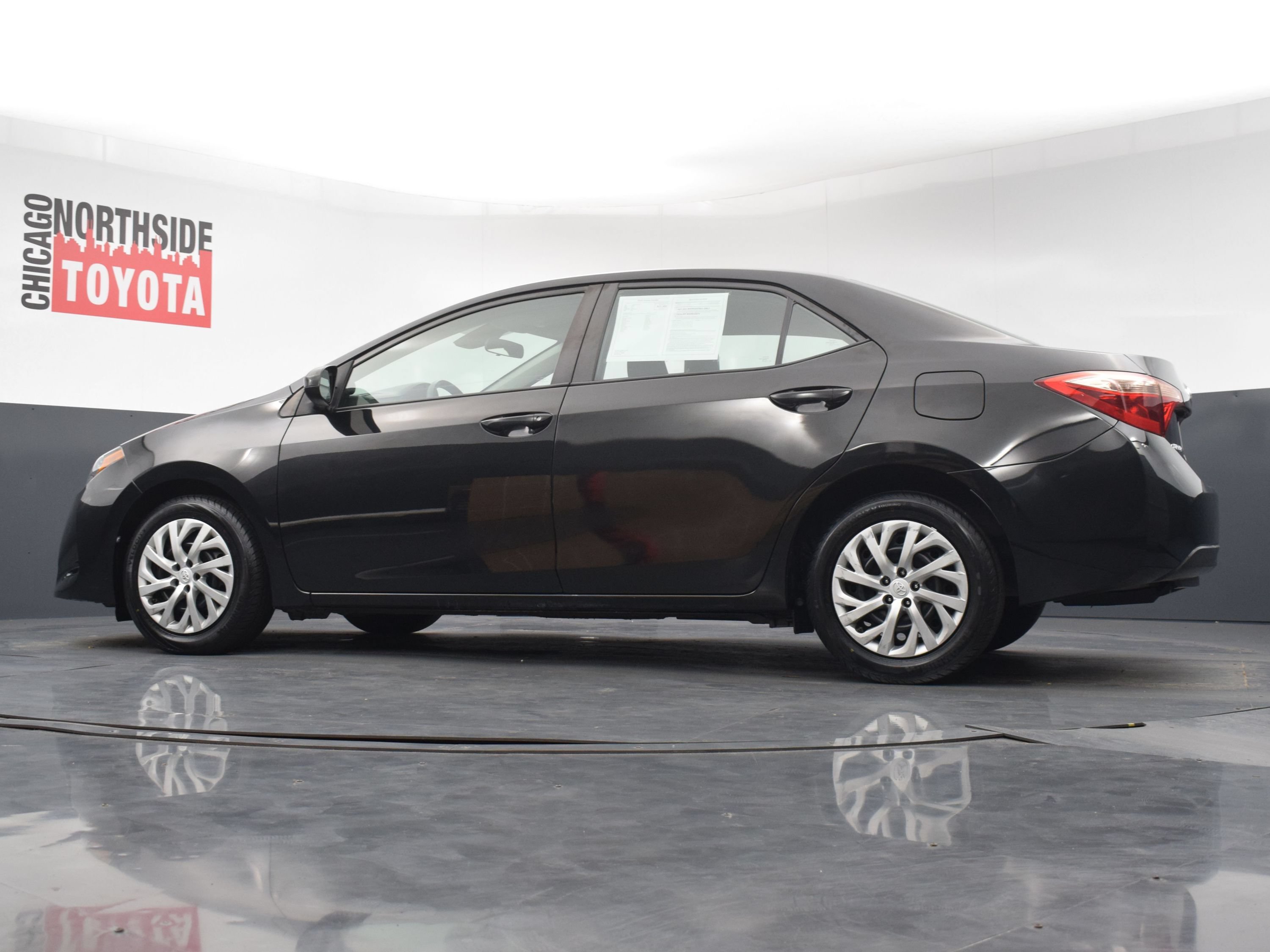 Used 2018 Toyota Corolla LE FWD image 25