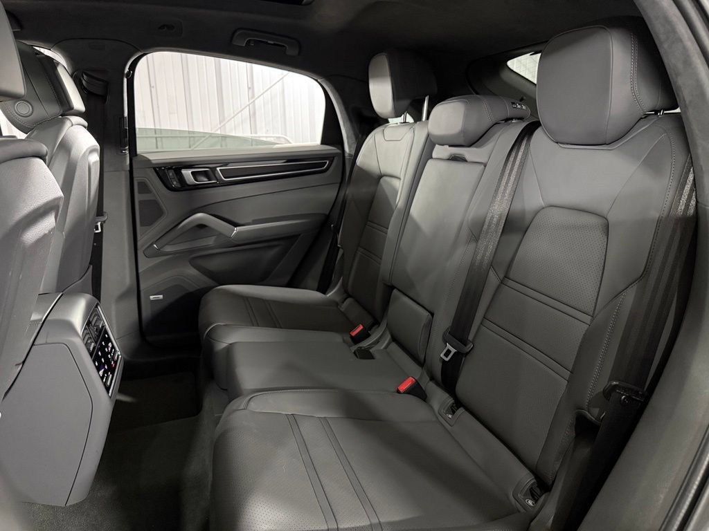 Used 2022 Porsche Cayenne GTS AWD/4WD image 26