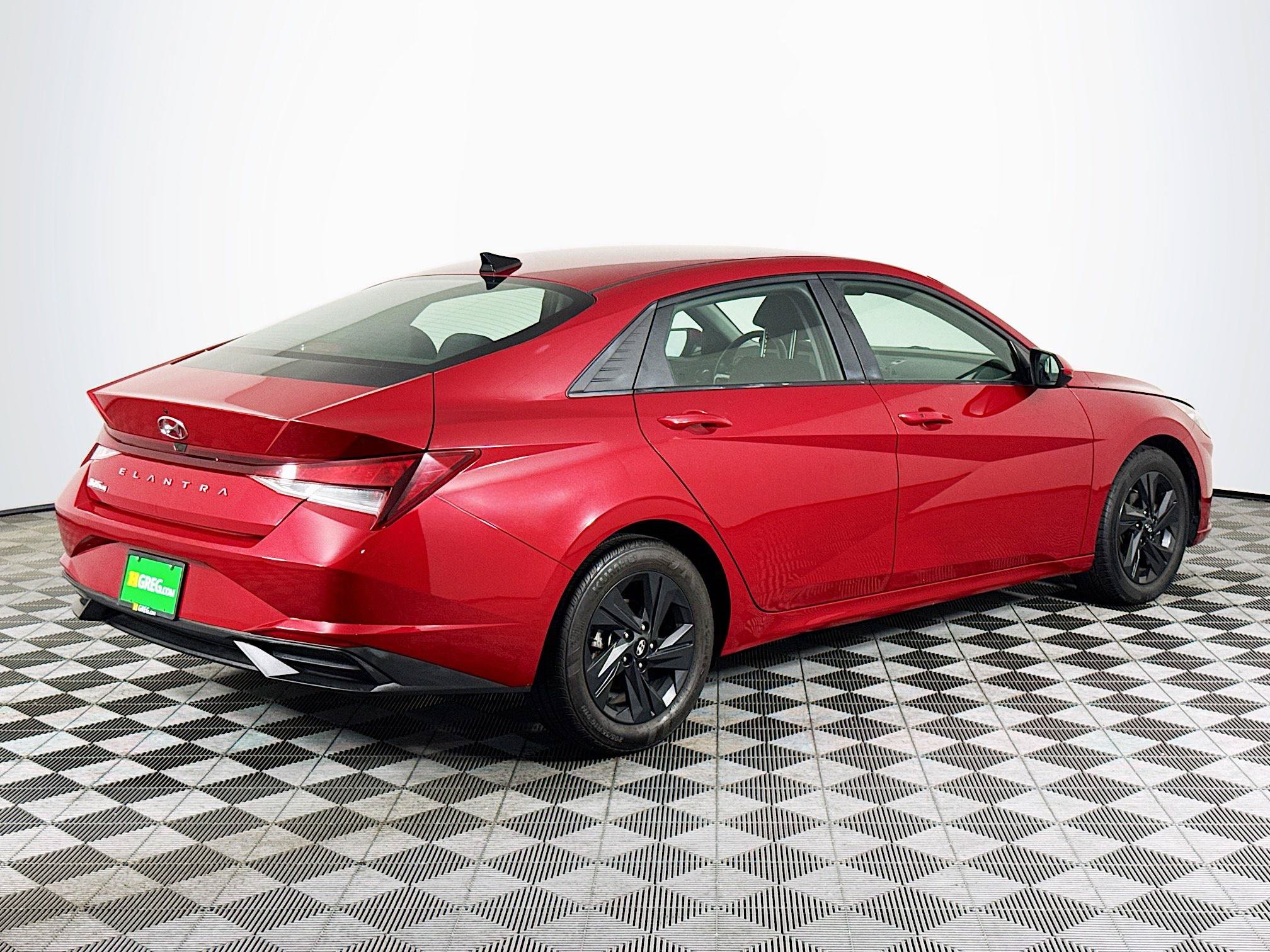 Used 2022 Hyundai Elantra SEL w/ Convenience Package FWD image 7
