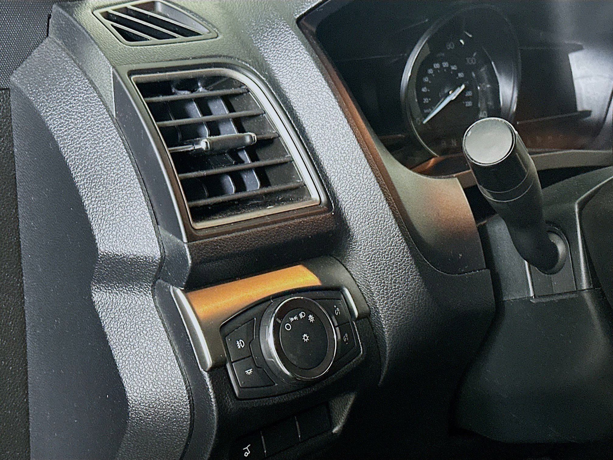 Used 2018 Ford Explorer XLT w/ Equipment Group 202A FWD image 16