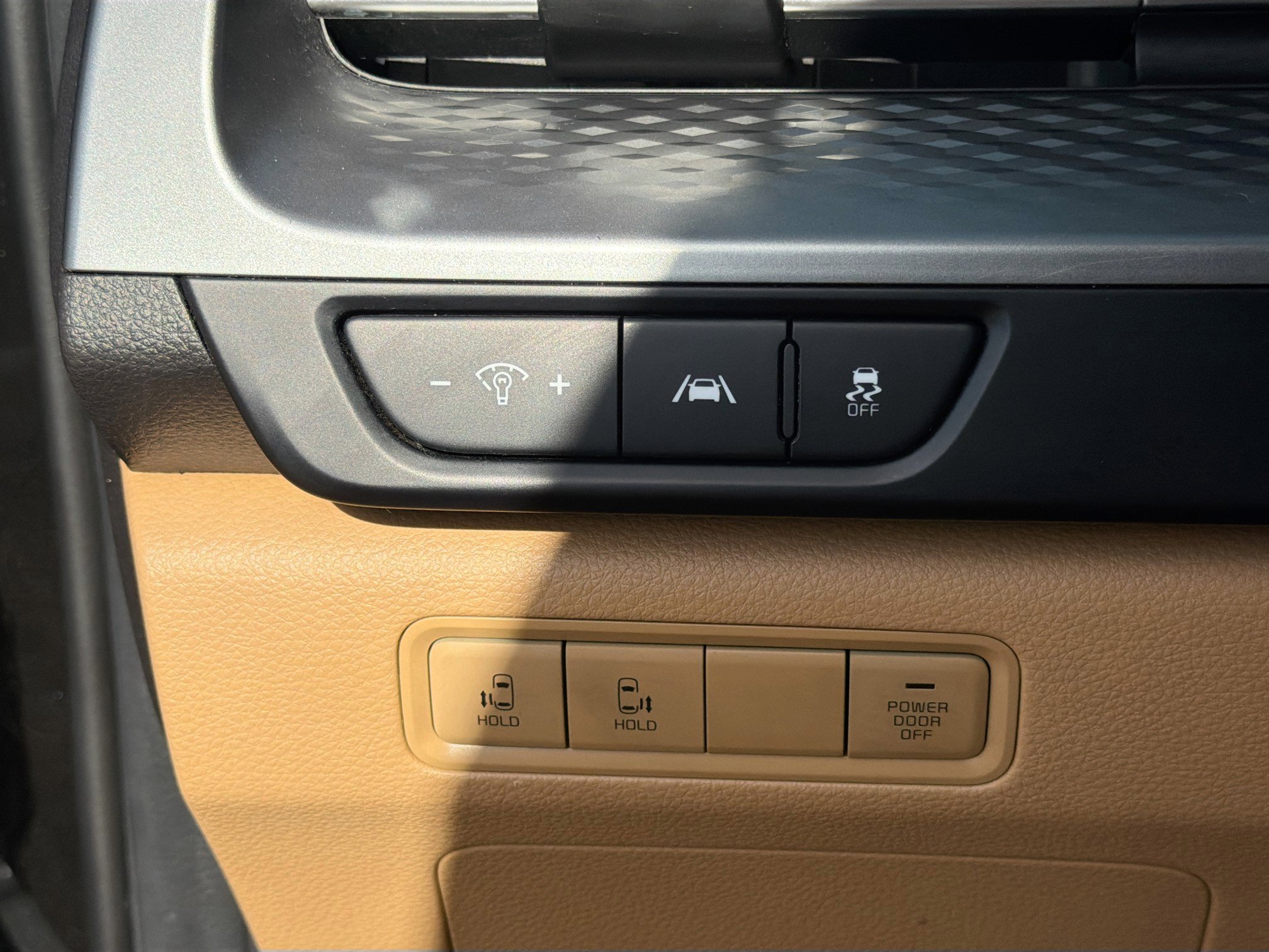 Used 2023 Kia Carnival LX image 35