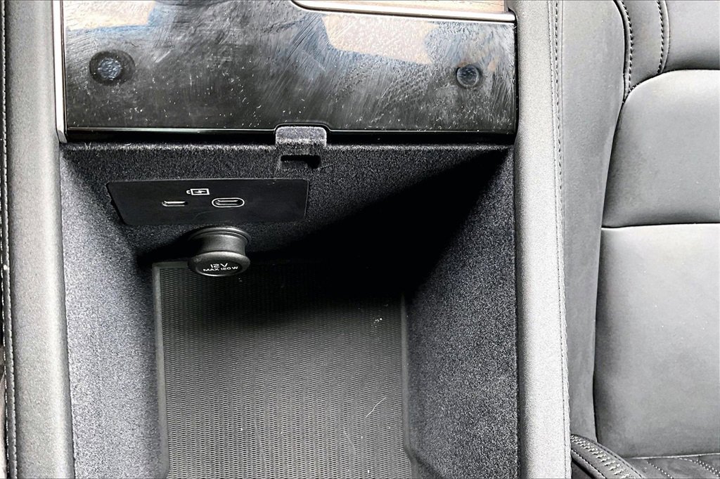 Certified 2026 Volvo XC90 B6 Plus w/ Protection Package Premier image 16