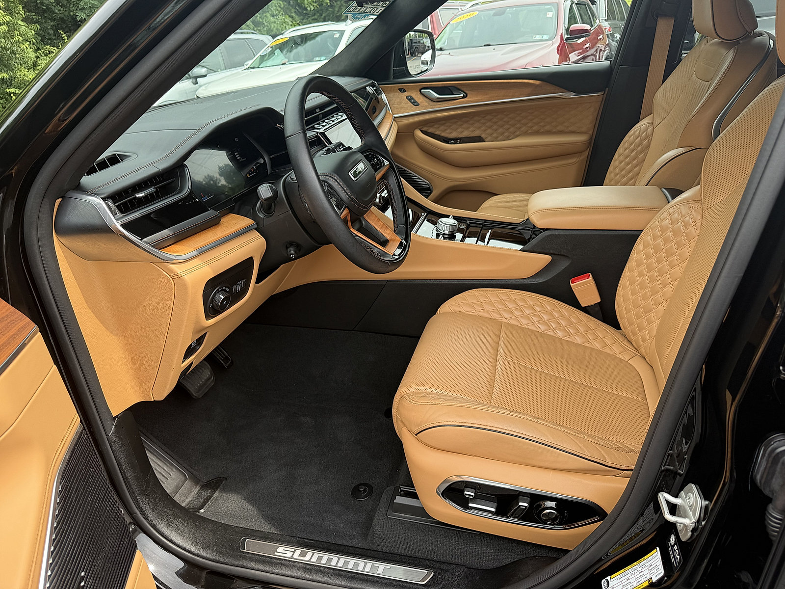 Used 2023 Jeep Grand Cherokee L Summit AWD/4WD image 13