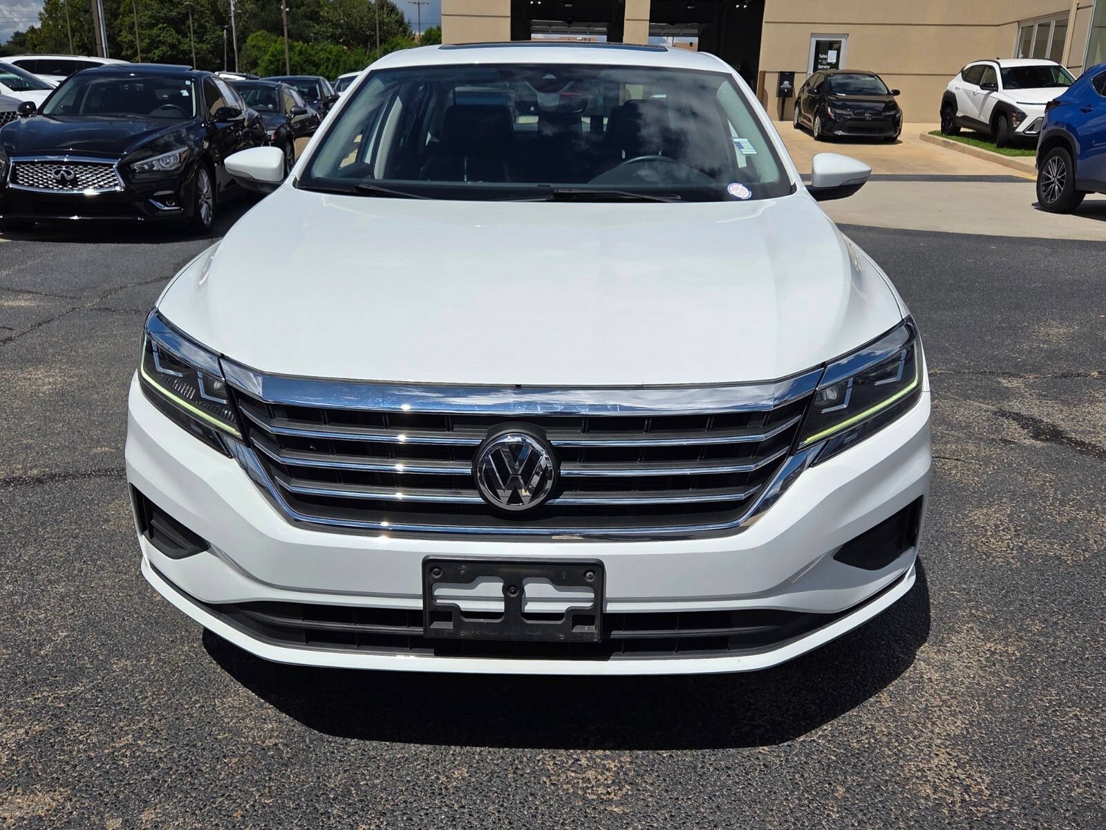 Used 2022 Volkswagen Passat 2.0T SE FWD image 2