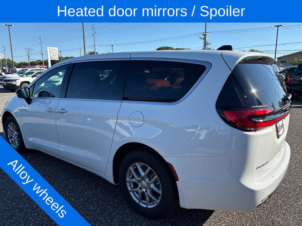 New 2027 Chrysler Pacifica Select FWD image 32