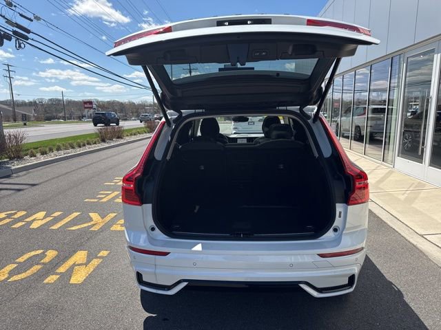 Used 2025 Volvo XC60 B5 Plus image 11