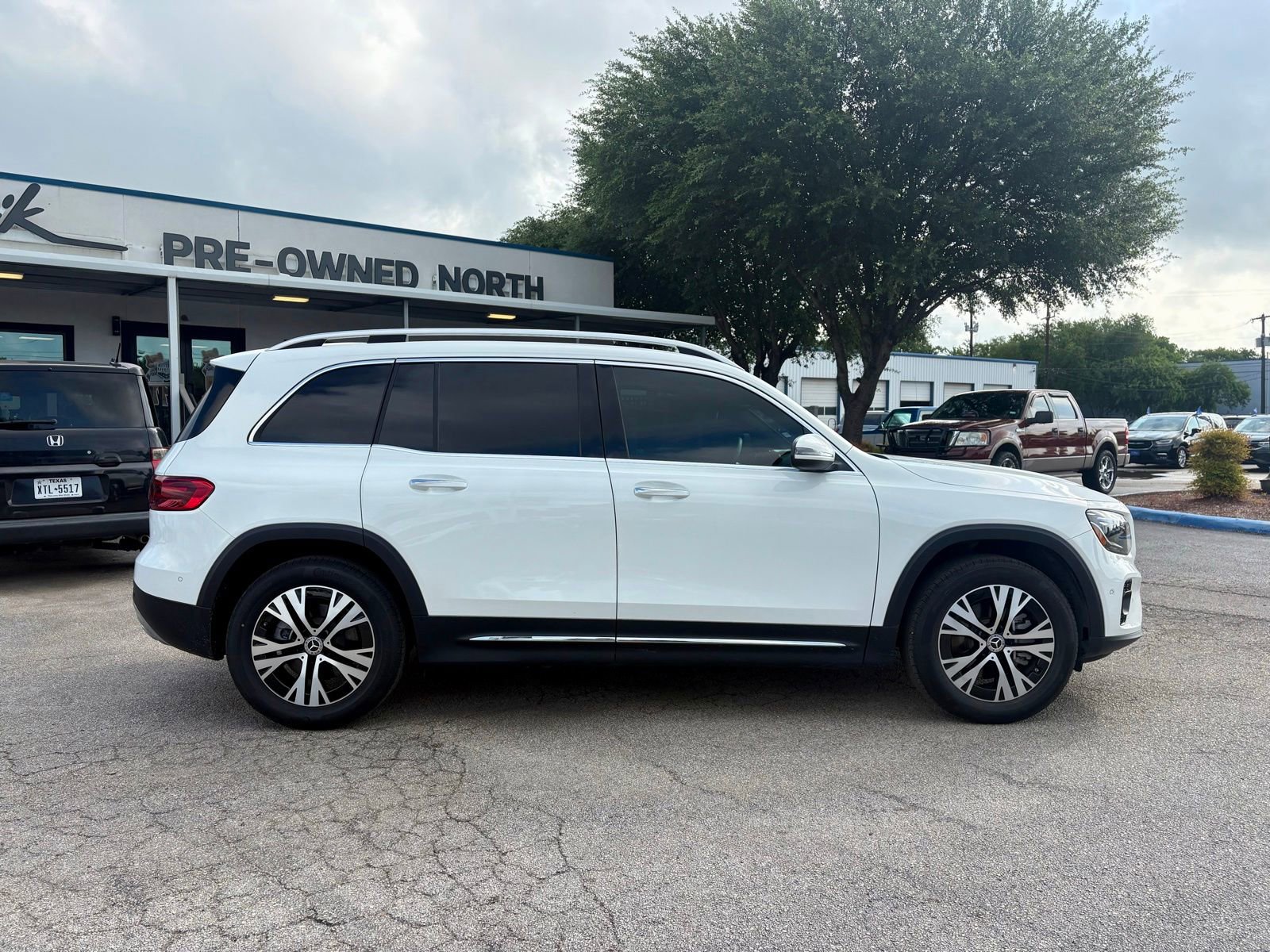 Used 2025 Mercedes-Benz GLB 250 image 2