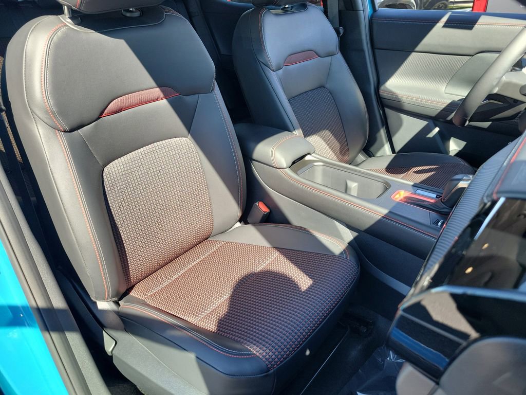 Certified 2025 Nissan Kicks SR image 18