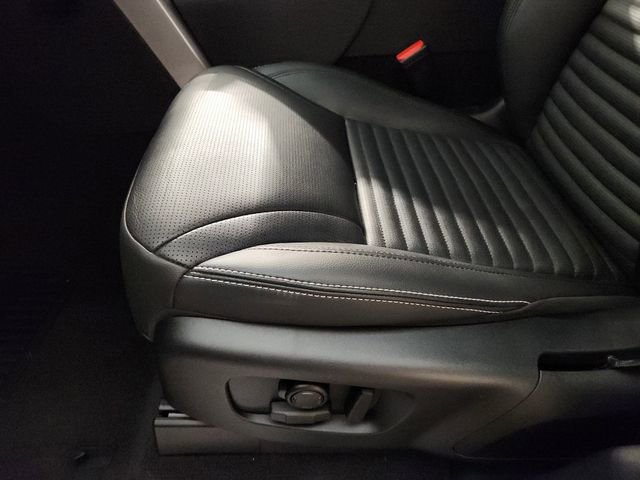 Used 2025 Land Rover Discovery Dynamic SE image 22