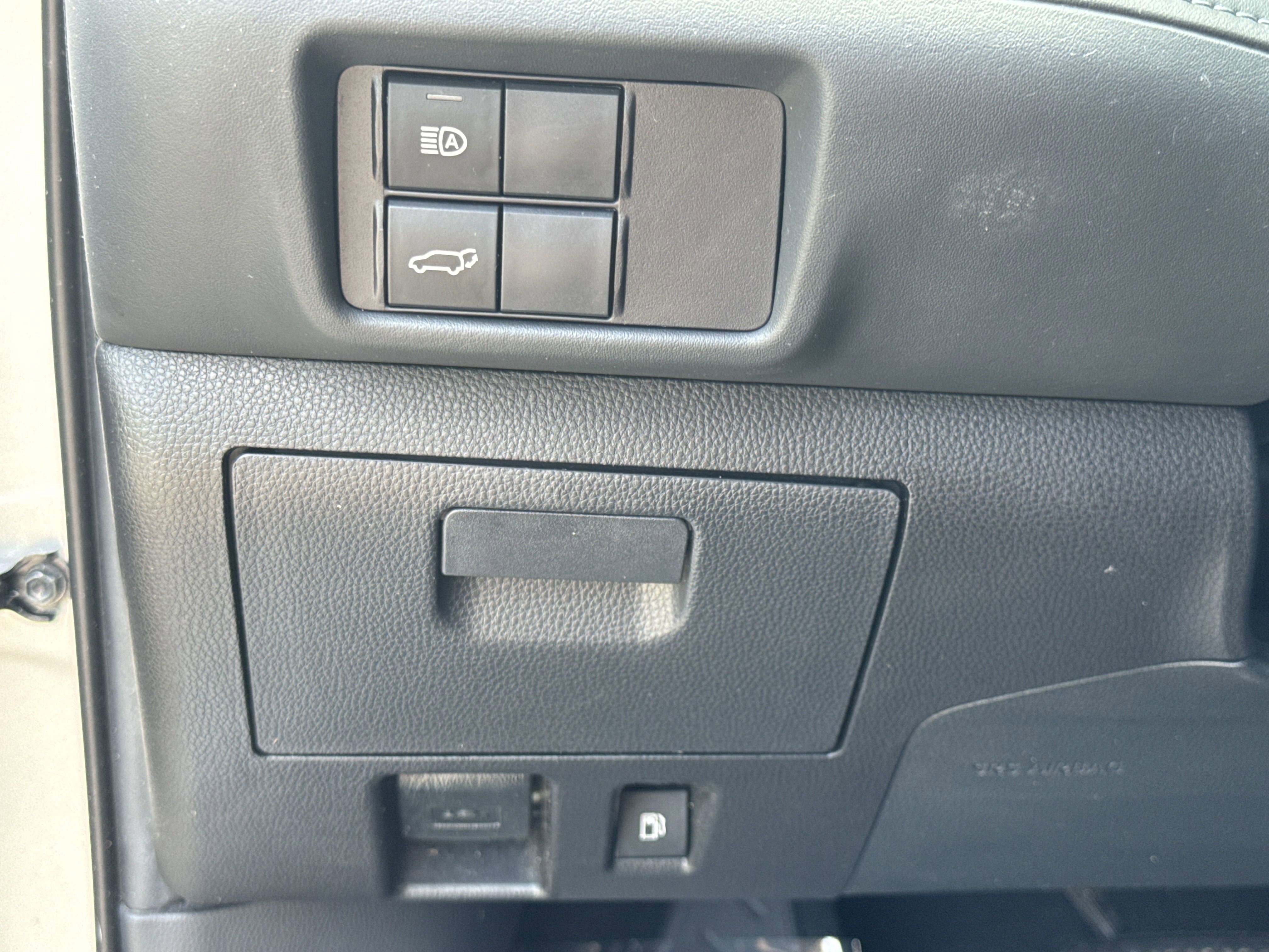 Used 2020 Toyota Highlander LE image 35