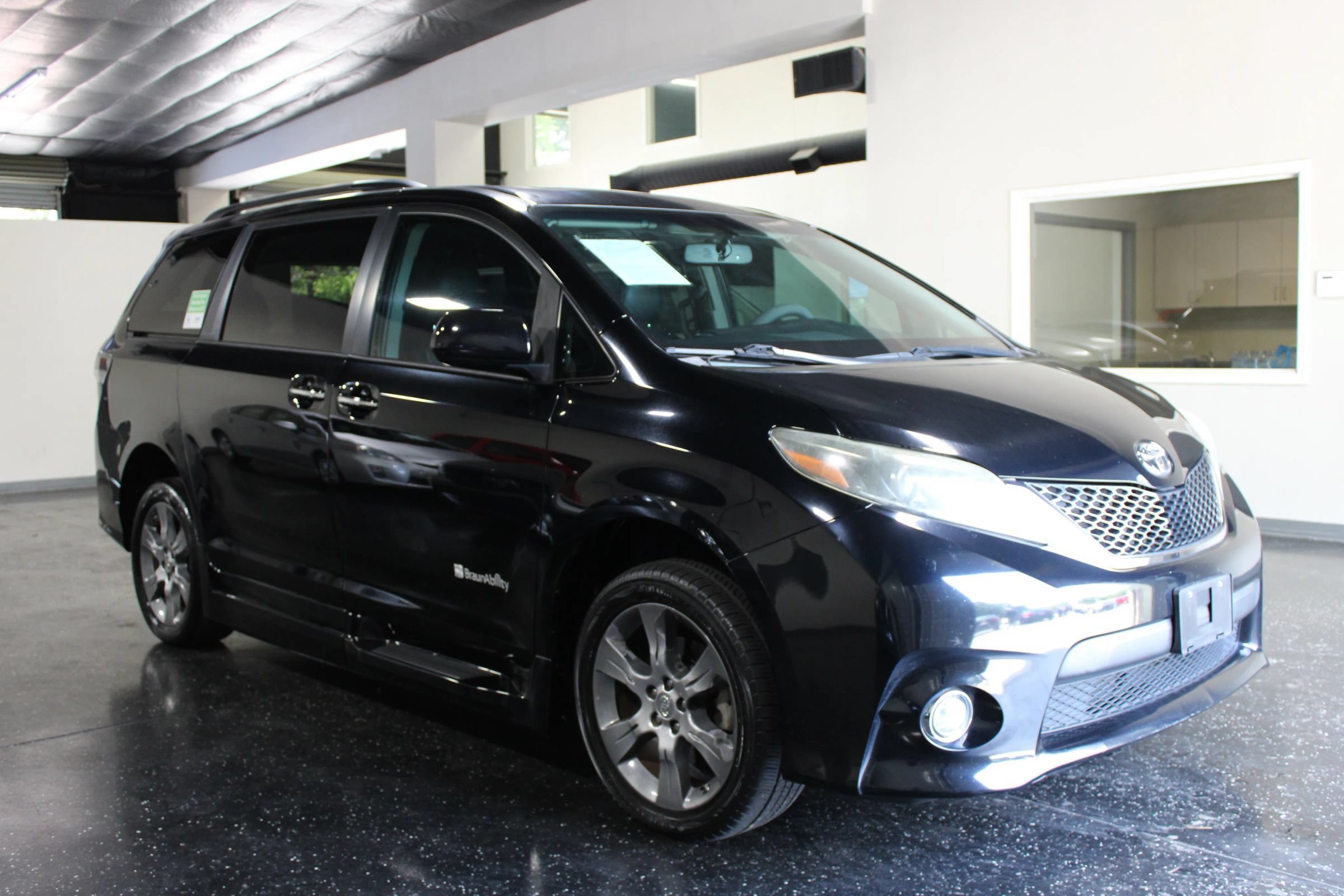 Used 2015 Toyota Sienna SE w/ SE Preferred Package