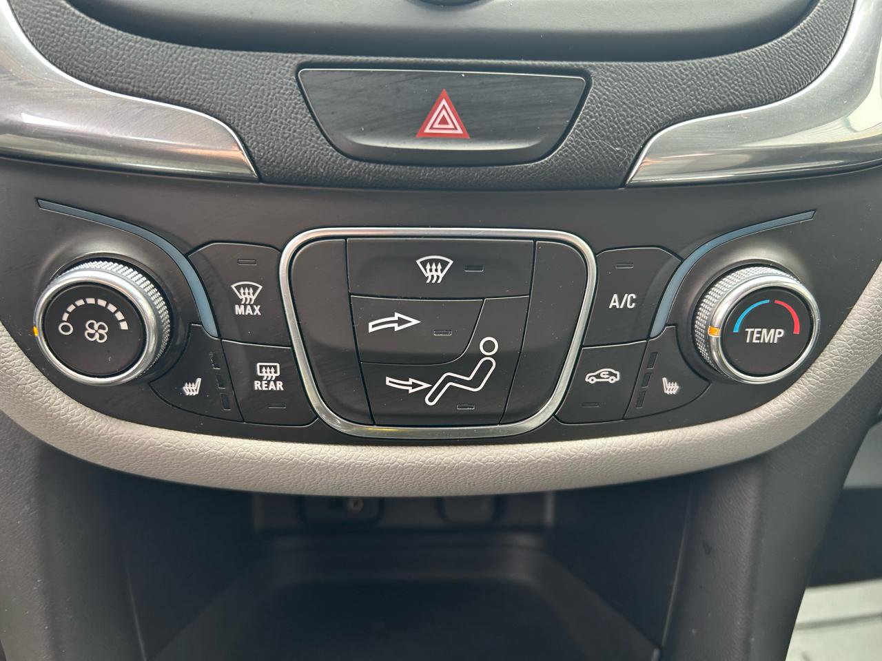 Used 2018 Chevrolet Equinox LS image 24