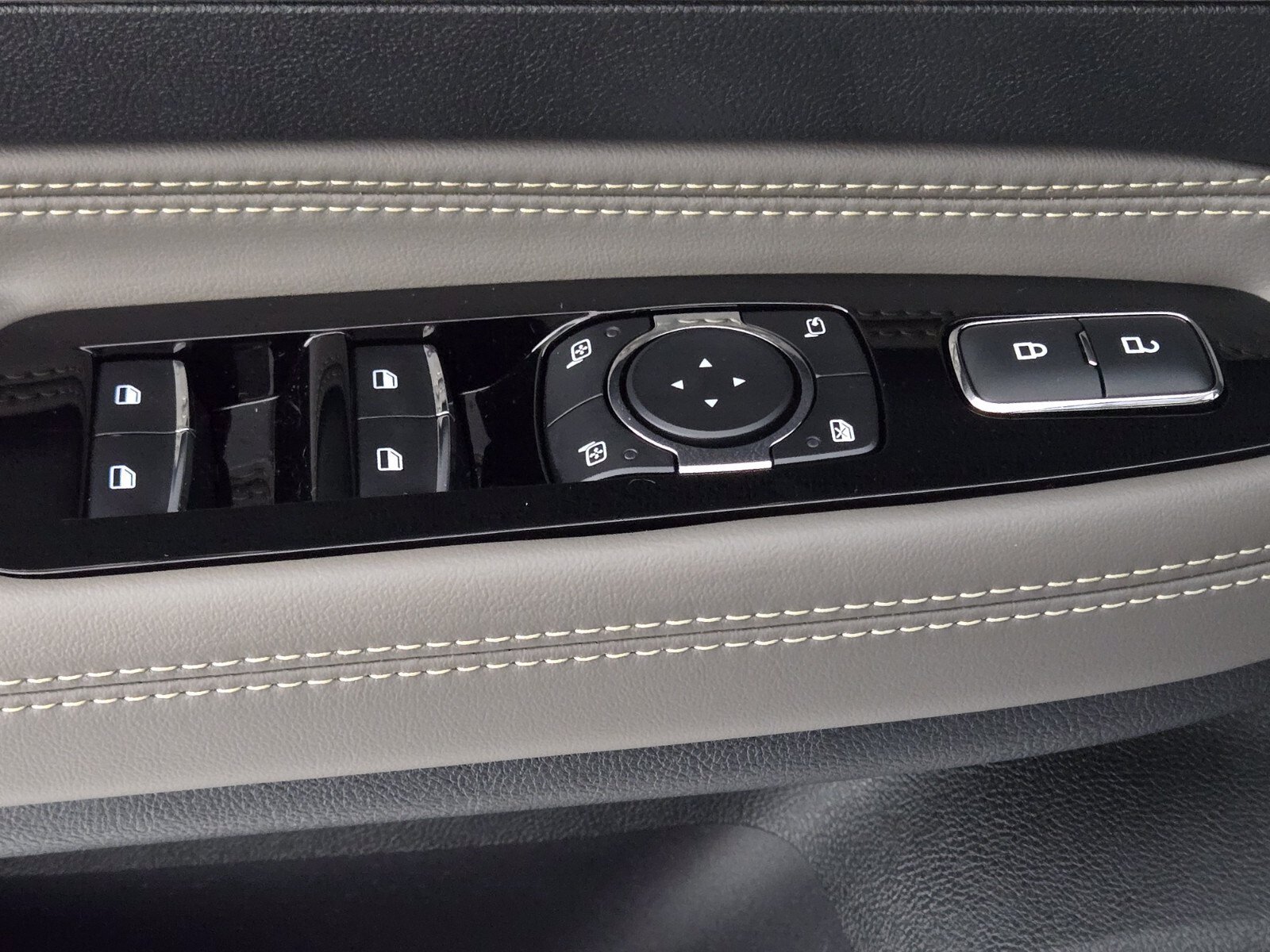 New 2026 Lincoln Corsair Reserve w/ Jet Appearance Package AWD/4WD image 23