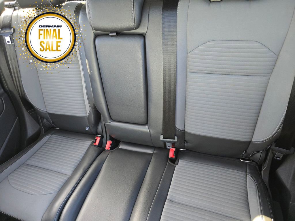 Used 2017 Ford Escape SE w/ SE Sport Appearance Package image 16